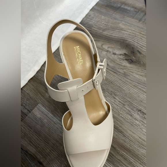 Michael kors Becker Leather Platform Sandal - Picture 5 of 5